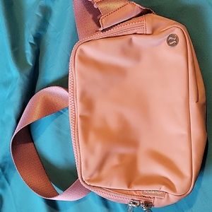 Lululemon 2L belt bag